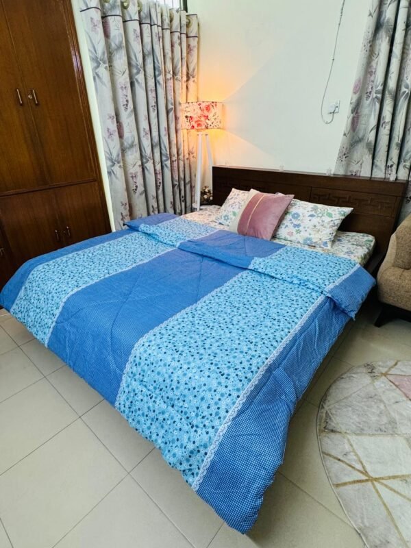 Basic Comforter king Size. Blue