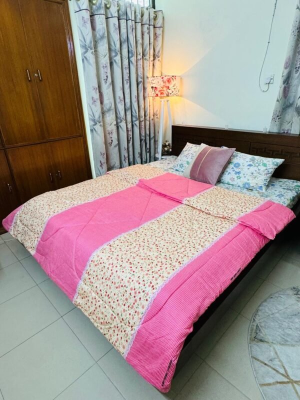 Basic Comforter king Size. (pink)